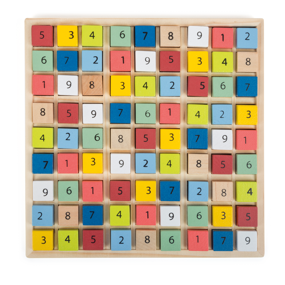 Das Bunte Sudoku „Educate“ ist ein Holzbrett mit bunten, nummerierten Blöcken, die in einem Raster angeordnet sind, wobei jeder Block eine einzelne Ziffer darstellt.