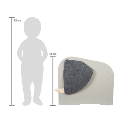 Zur Größenangabe ist die „Spielzeugbox mit Sitz und Rollen Elefant ‚Wildlife‘“ neben einer 75 cm großen Kindersilhouette abgebildet; das Elefantenspielzeug misst 41 cm in der Höhe.
