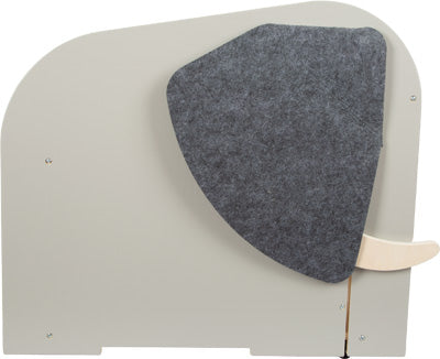 Eine moderne beige Spielzeugkiste mit Sitz und Rädern im Elefantendesign aus der Kollektion „Wildlife“.