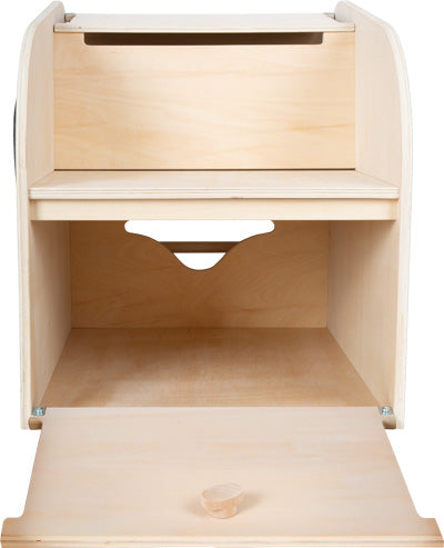 Die Spielzeugbox mit Sitz und Rollen Elefant „Wildlife“ ist ein leichter Organizer aus Holz mit einem offenen Regal, einem oberen Schlitz und einer ausziehbaren Schublade unten.
