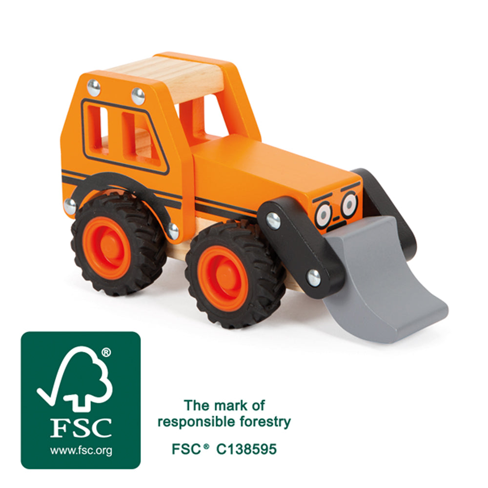 Der Bagger ist ein orangefarbener Spielzeug-Bulldozer aus Holz mit schwarzen Rädern, neben dem Logo und Text der FSC-Zertifizierung abgebildet.