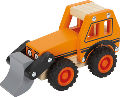 Der Bagger ist ein Spielzeug-Bulldozer aus Holz mit orangefarbenen und schwarzen Details, schwarzen Rädern und einer grauen Schaufel vorne.