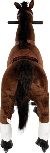 Reitpferd auf Rollen von hinten gesehen, mit braunem Körper und schwarzem Schwanz.