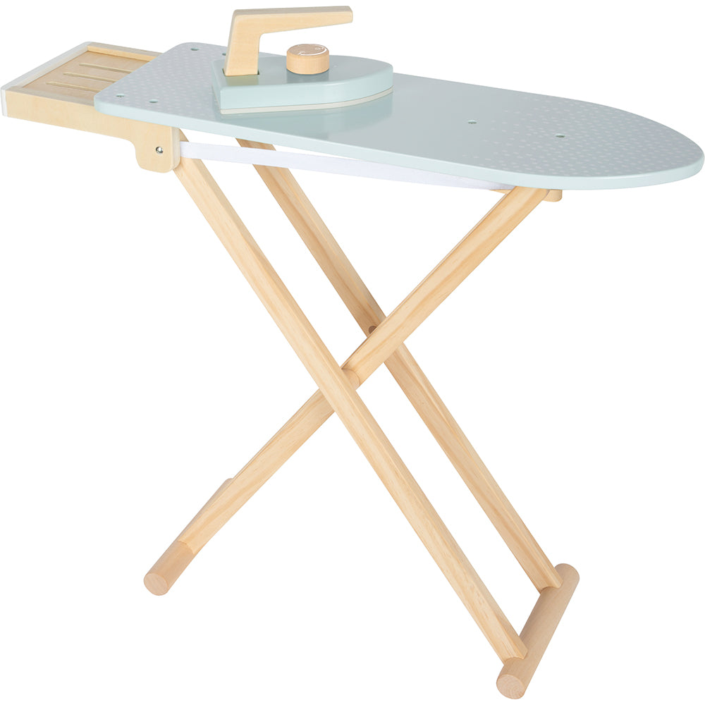 Das Bügelbrett mit Bügeleisen ist ein hölzernes Spielzeug-Bügelbrett mit einem Spielzeug-Bügeleisen und klappbaren Beinen, perfekt für Kinder.