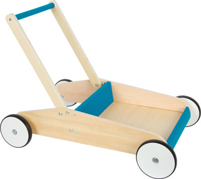 Der Lauflernwagen Petrolblau ist ein Lauflernwagen aus Holz mit blauen Akzenten und vier schwarz-weißen Rädern, perfekt zum Schieben für Kleinkinder.