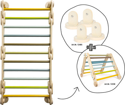 Die Kletterdreieck-Sprossenwand 2in1 „Adventure“ besteht aus einem hölzernen Kletterdreieck mit bunten Sprossen, abgebildet im aufgebauten Zustand und inklusive Befestigungsmaterial.