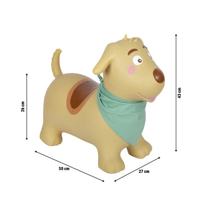 Spielzeughund mit grünem Halstuch, abgebildet mit Abmessungen: 50 cm lang, 27 cm breit, 43 cm hoch und 26 cm Sitzhöhe.