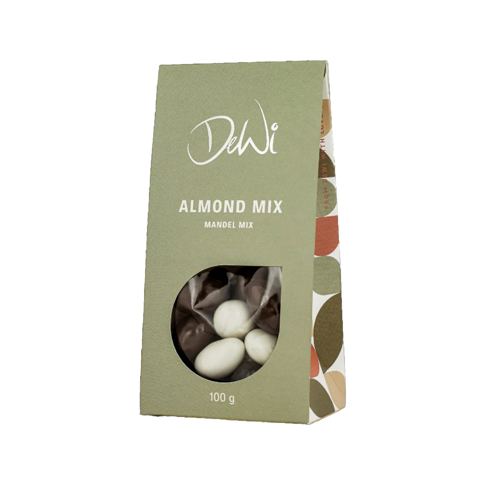 Ein grüner Dewi Almond Mix 100g Beutel mit einem Sichtfenster, das Schokolade und weiß überzogene Mandeln zeigt.