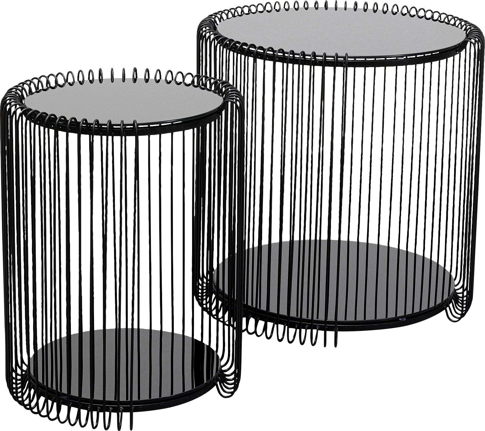 Das 2-teilige Set Beistelltisch Wire Double Schwarz überzeugt mit unterschiedlich hohen, runden Tischen, solidem schwarzen Top und offenem Design aus vertikalen Metallstreben – ein eleganter Blickfang für jeden Raum.