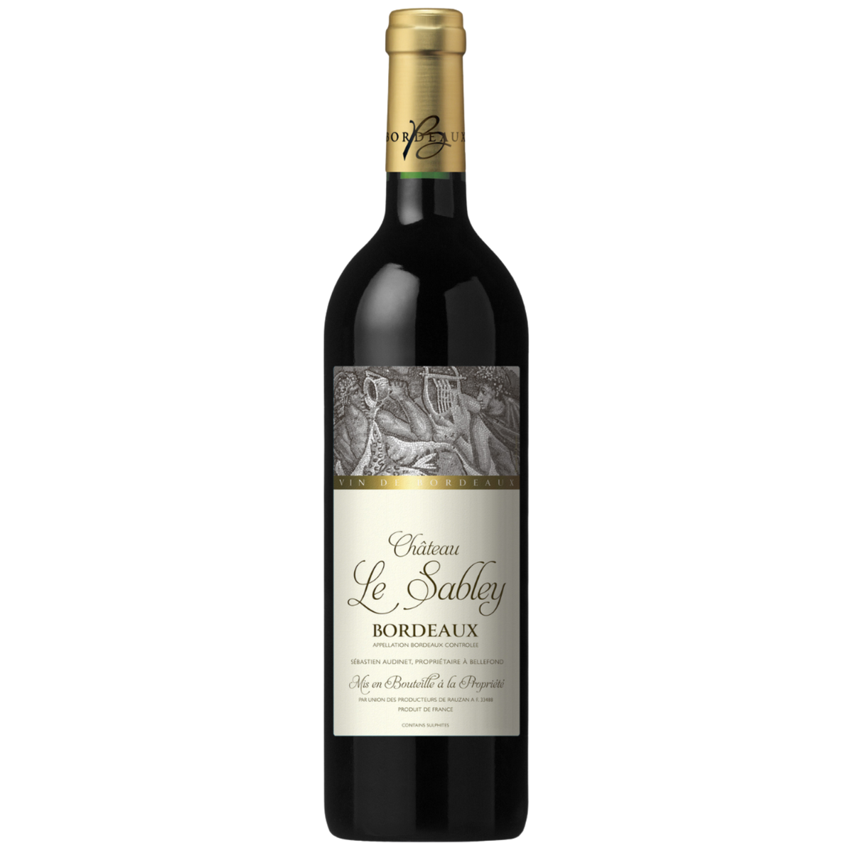 Eine Flasche Château Le Sabley Bordeaux-Rotwein mit einem detailreichen Etikett und Goldfolie am Flaschenhals, fotografiert vor weißem Hintergrund.