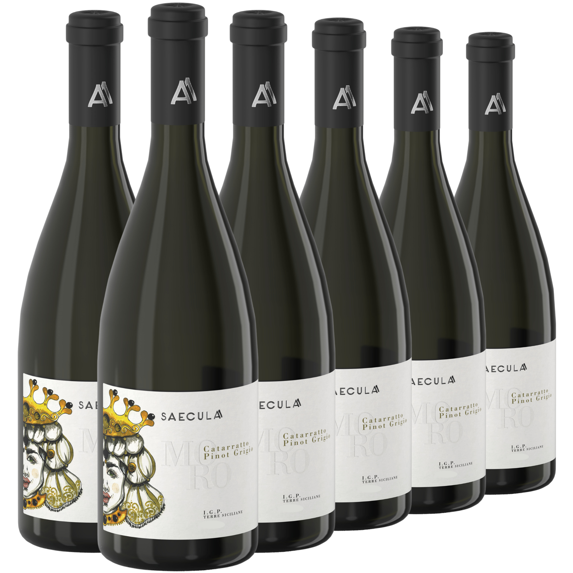 Sechs Flaschen Saecula-Wein sind in zwei Reihen angeordnet und mit weißen Etiketten und schwarzen Verschlüssen versehen; ein Etikett zeigt ein illustriertes Gesicht mit einer Krone.