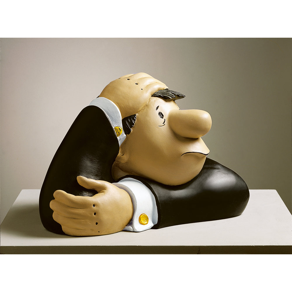 Handbemalte Kunstguss-Skulptur „Der Denker“ von Loriot: Ein Comic-Mann im Anzug, den Kopf auf den Arm gestützt, mit besorgtem Gesichtsausdruck.