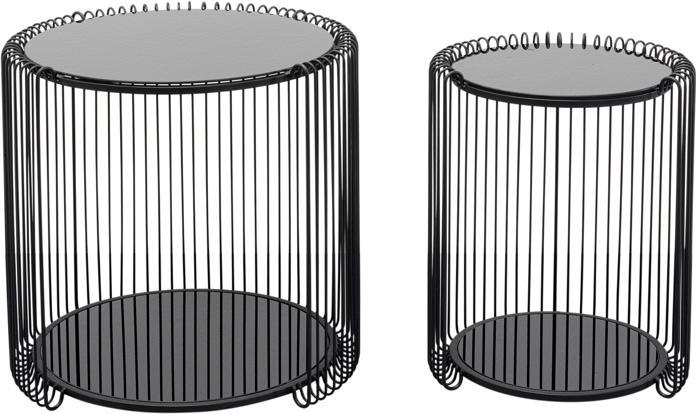 Das Set „Beistelltisch Wire Double Schwarz“ (2 Stück) zeigt zwei moderne runde Tische mit schwarzem Drahtgestell und kreisförmigen Platten, ein größerer und ein kleinerer, nebeneinander auf weißem Hintergrund.