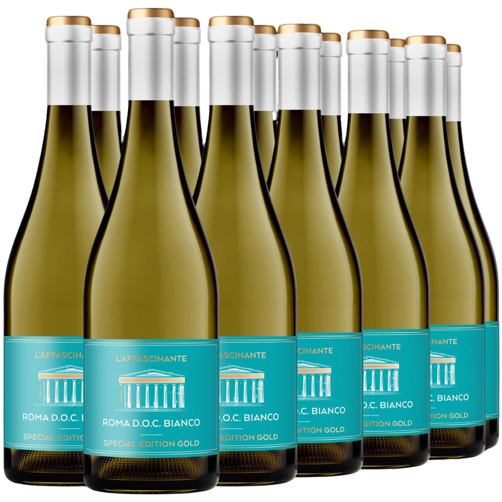 Sieben Flaschen L’Affascinante DOC-Wein 2023 mit blauen und goldenen Etiketten, in einer Reihe angeordnet.