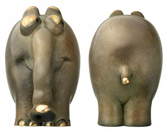Die Bronzeskulptur „Ottifant“ von Otto Waalkes zeigt zwei Elefantenfiguren mit abgerundeten, abstrakten Formen – eine nach vorne, die andere nach hinten gerichtet.