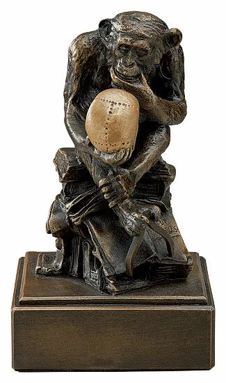 Bronzeskulptur: „Affe mit Schädel“ von Wolfgang Hugo Rheinhold (1892-93), Kunstbronze-Ausgabe. Zeigt einen Affen, der auf Büchern über einen menschlichen Schädel nachdenkt.