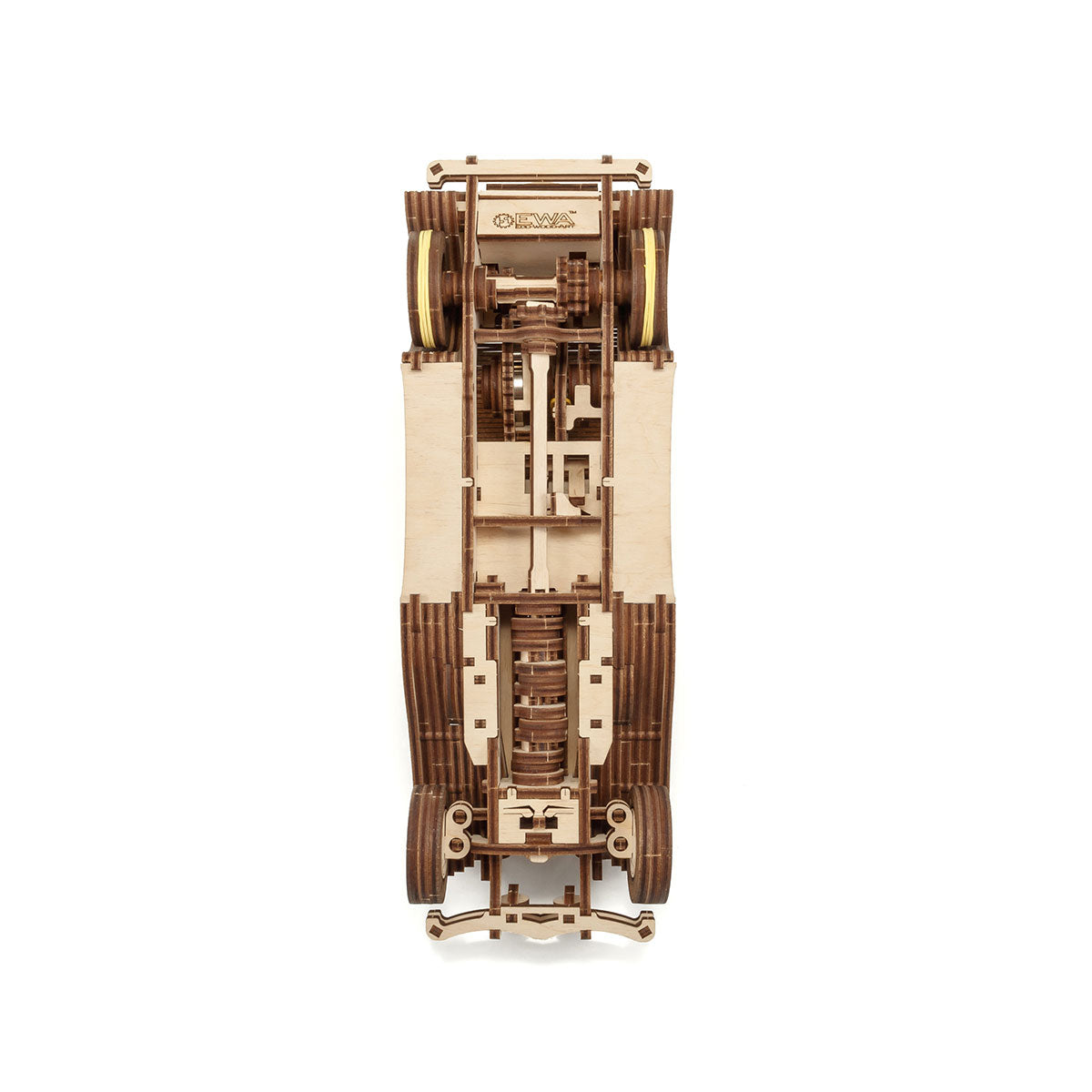 Draufsicht auf ein mechanisches Modellauto aus Holz, mit Zahnrädern und detaillierten Innenteilen.