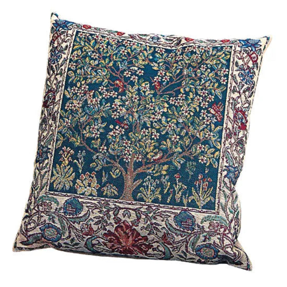Quadratisches Kissen mit Gobelinmuster, das einen detaillierten Baum und Blumenmuster in Blau-, Grün- und Rottönen zeigt.