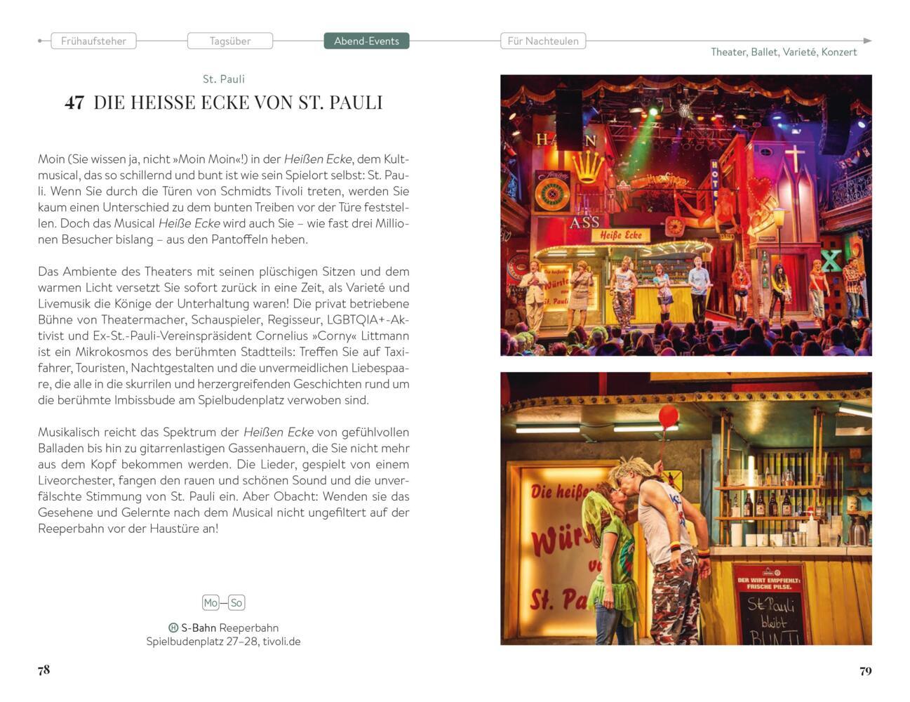 Eine farbenfrohe Bühnenshow in einem lebendigen Theater mit Darstellern und einem begeisterten Publikum in kabarettistischer Bestuhlung.