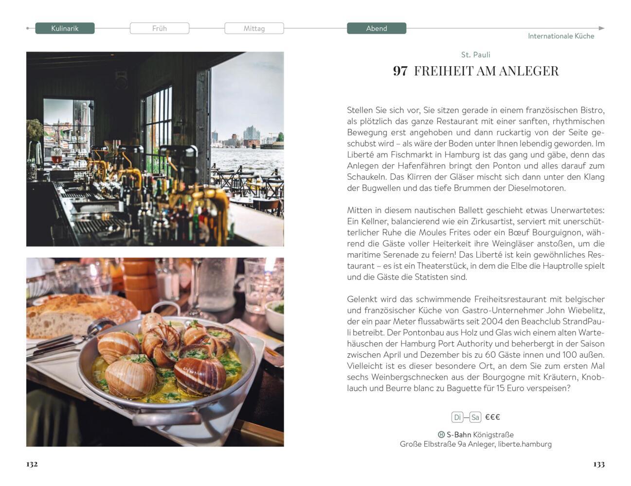 Ein gemütliches Bistro mit großen Fenstern und Sitzgelegenheiten im Freien sowie einem gedeckten Tisch mit Getränken und herzhaften Speisen.