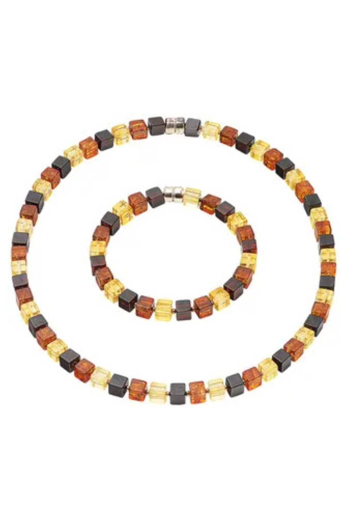 Ein Set aus Halskette und Armband aus abwechselnd quadratischen Perlen in Bernstein, Gelb und Dunkelbraun, die in kreisförmigen Mustern angeordnet sind.