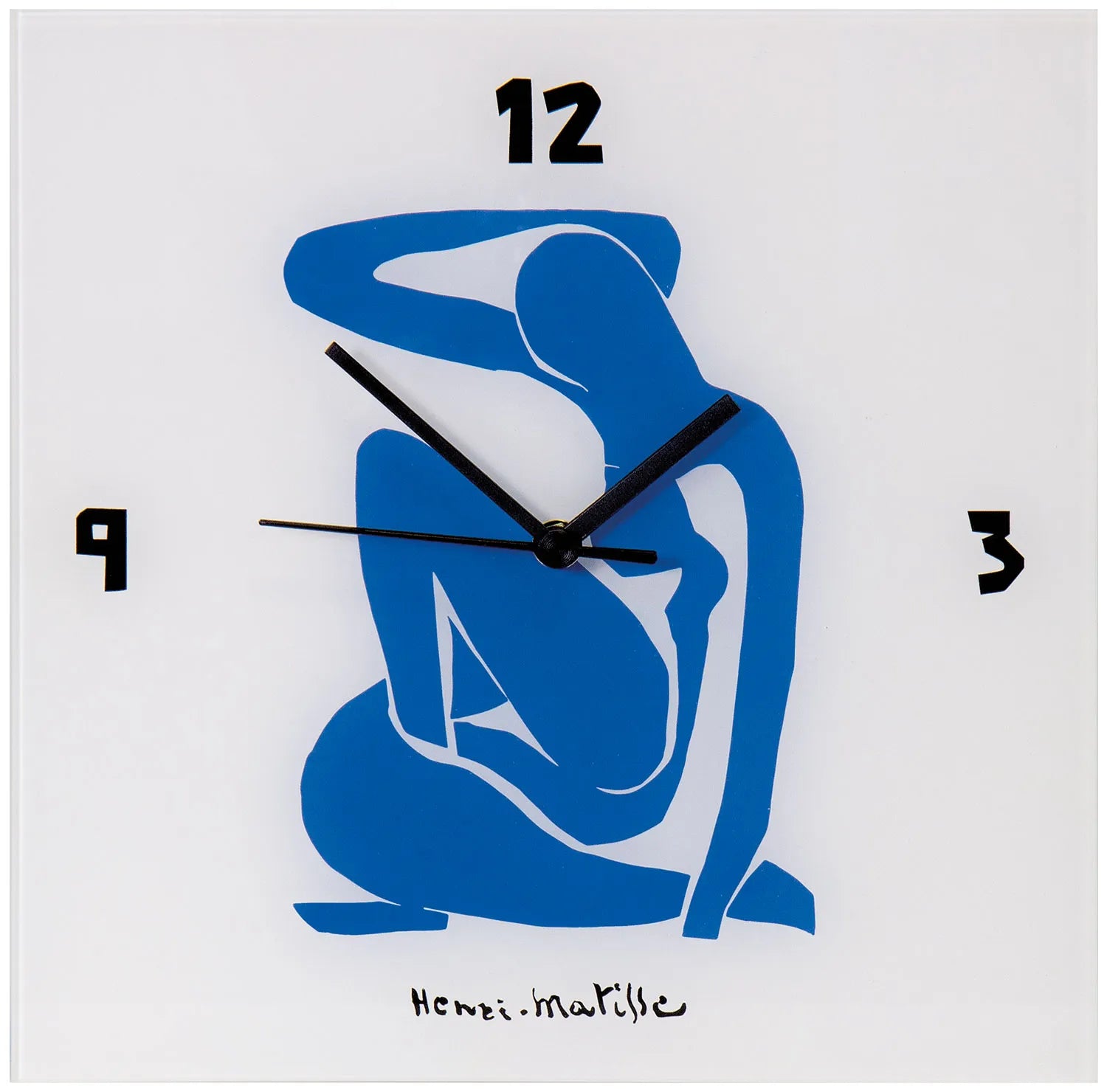 Glaswanduhr „Blauer Akt II“ (1952) von Henri Matisse mit einer blauen abstrakten Figur und schwarzen Zahlen bei 9, 12 und 3.