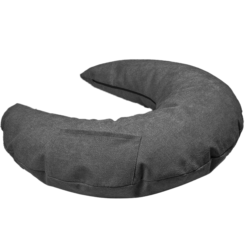 Das Lesekissen Classic mit Tasche in Anthrazit, mit Halbmondform und Seitentasche, ist auf weißem Hintergrund abgebildet.