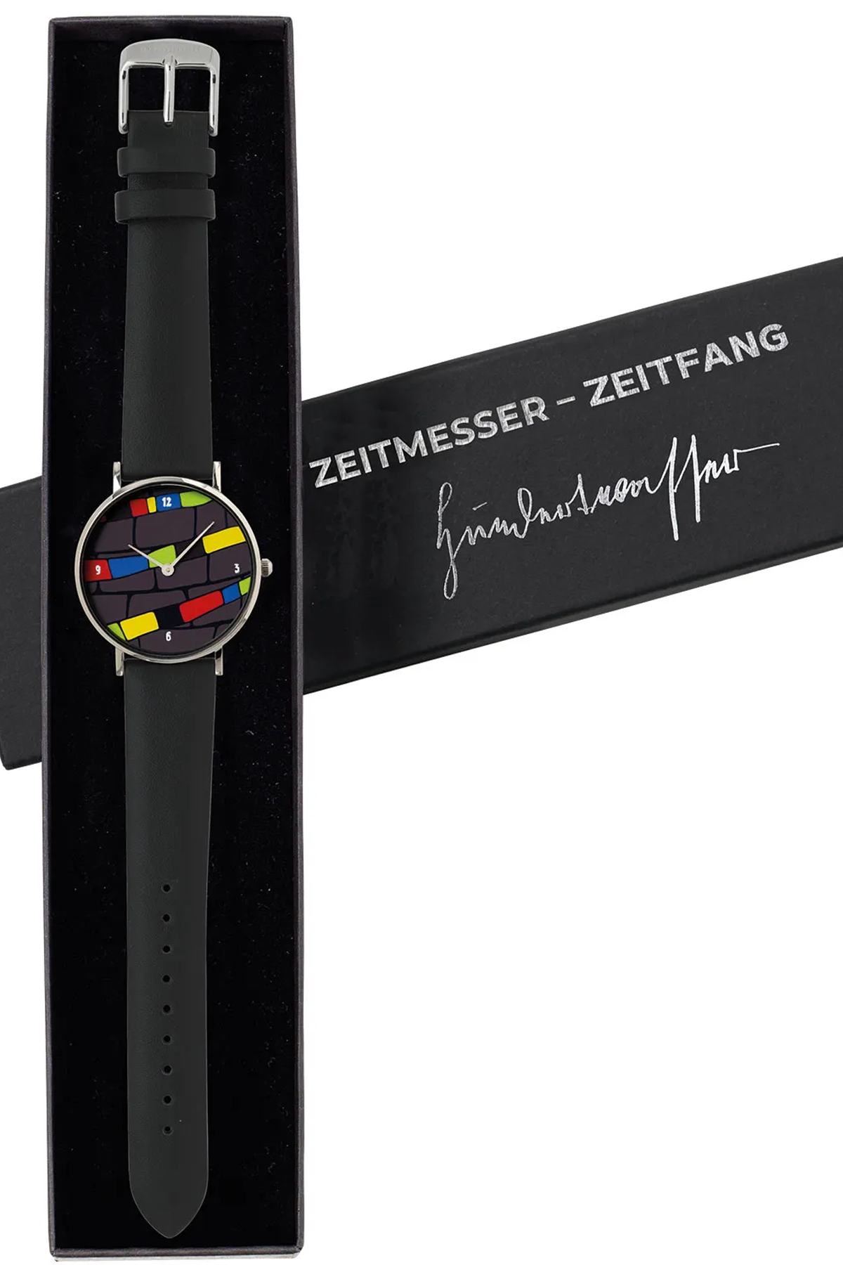 Hochwertige Verpackung der Uhr in einem schwarzen Karton mit Zertifikat.
