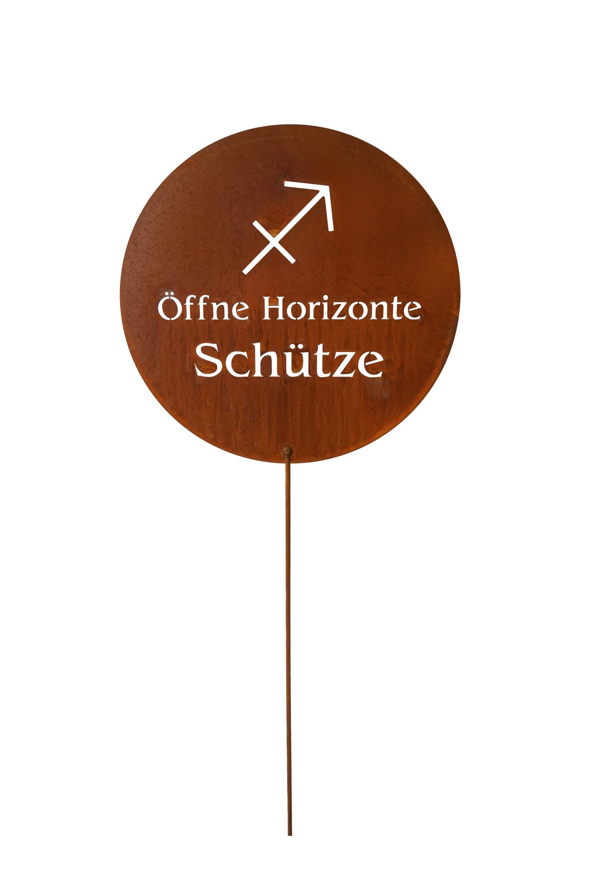 Ein rundes Metallschild mit dem Schütze-Symbol und dem Schriftzug Öffne Horizonte Schütze auf einem dünnen vertikalen Stab.