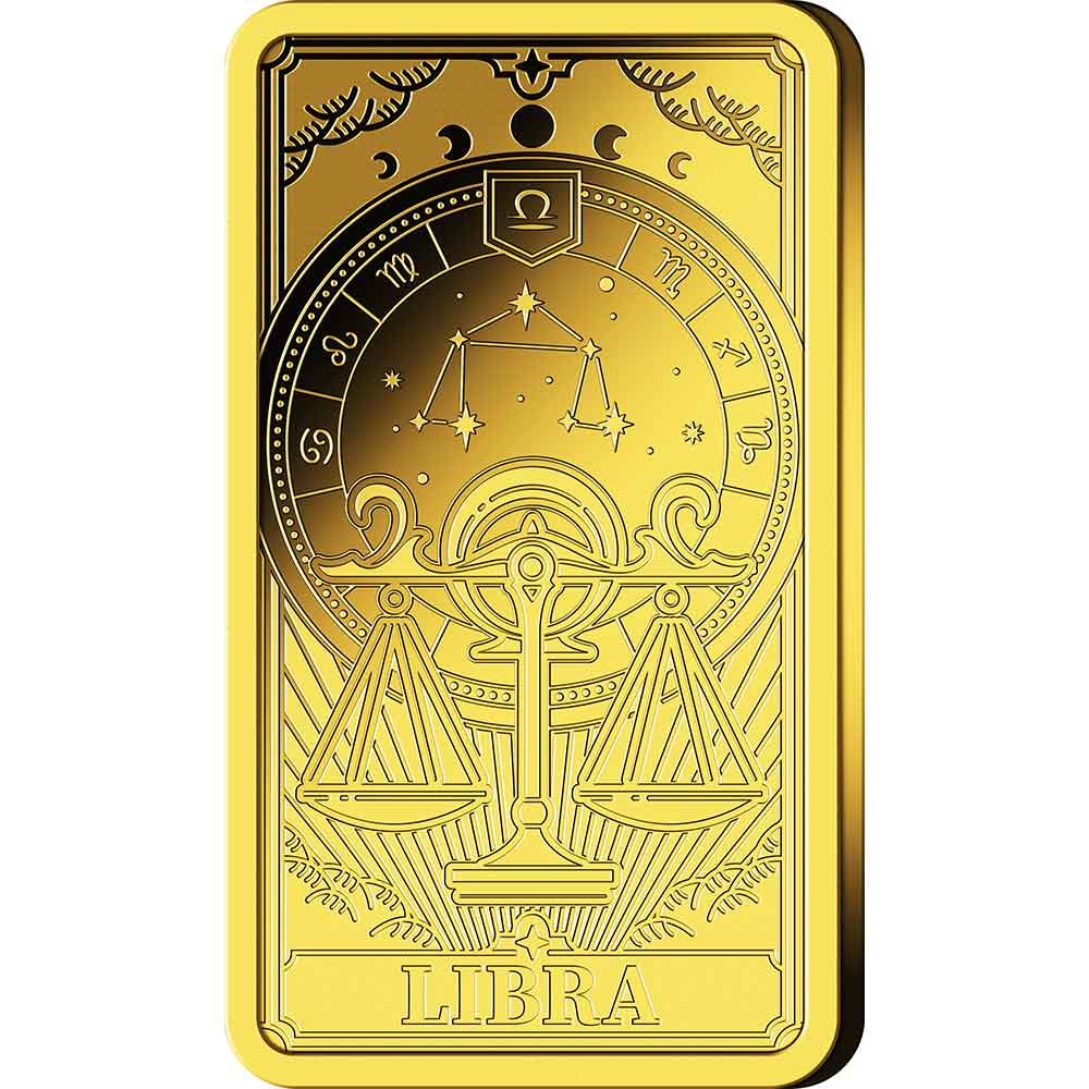 Tarotkarte aus Gold mit eingraviertem Waage-Symbol, Waage, Tierkreiszeichen und himmlischen Motiven auf der Oberfläche.