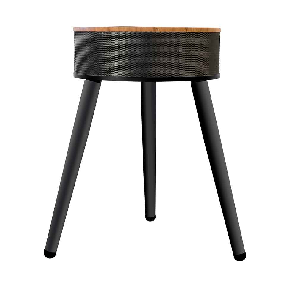 Ein moderner Hocker mit drei schwarzen Beinen und einer runden Holzplatte.