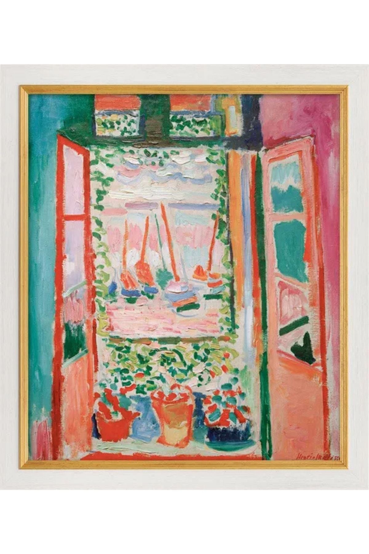 Gemälde eines offenen Fensters mit Topfpflanzen auf der Fensterbank, das den Blick auf Boote auf dem Wasser und die grüne Landschaft draußen zeigt; durchgehend kommen lebhafte Farben und kräftige Pinselstriche zum Einsatz.