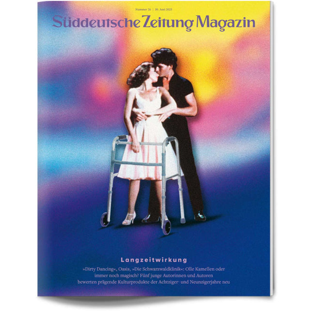 Ein Mann und eine Frau in formeller Kleidung umarmen sich; die Frau steht mit einer Gehhilfe. Süddeutsche Zeitung Magazin Titel oben.