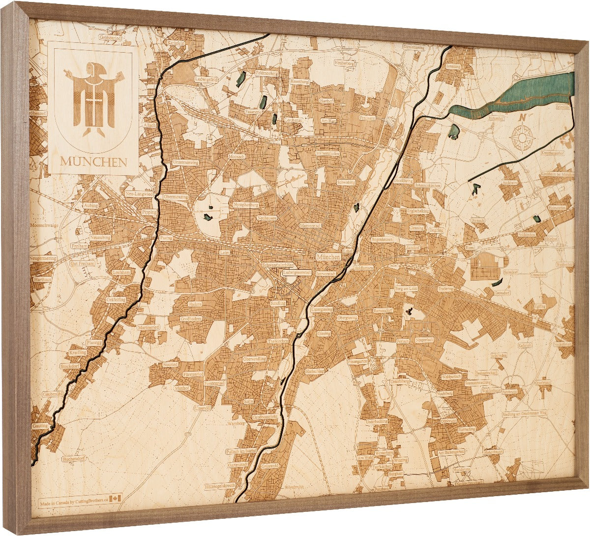 Holzgerahmte Karte von München, Deutschland, mit detaillierten Straßen und Wasserwegen in Braun- und Beigetönen.