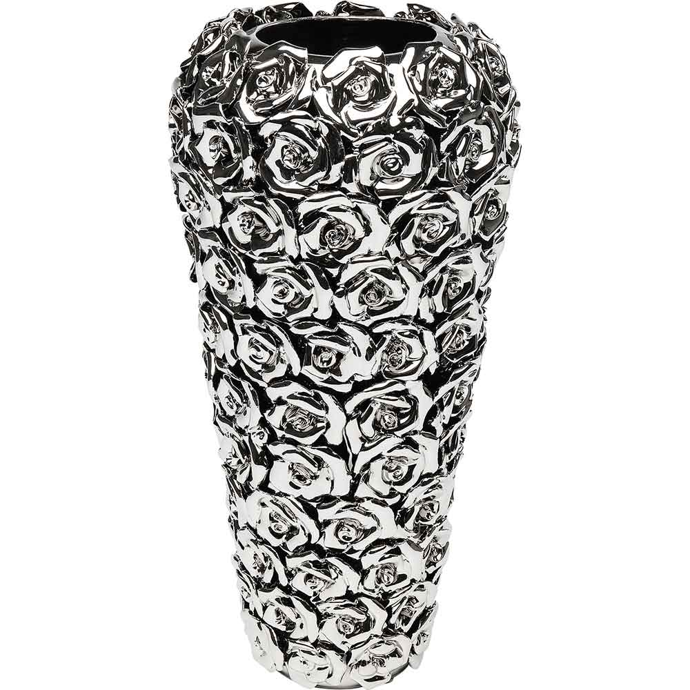 Hohe Metallvase mit geprägtem Rosenmuster, das die gesamte Oberfläche bedeckt.