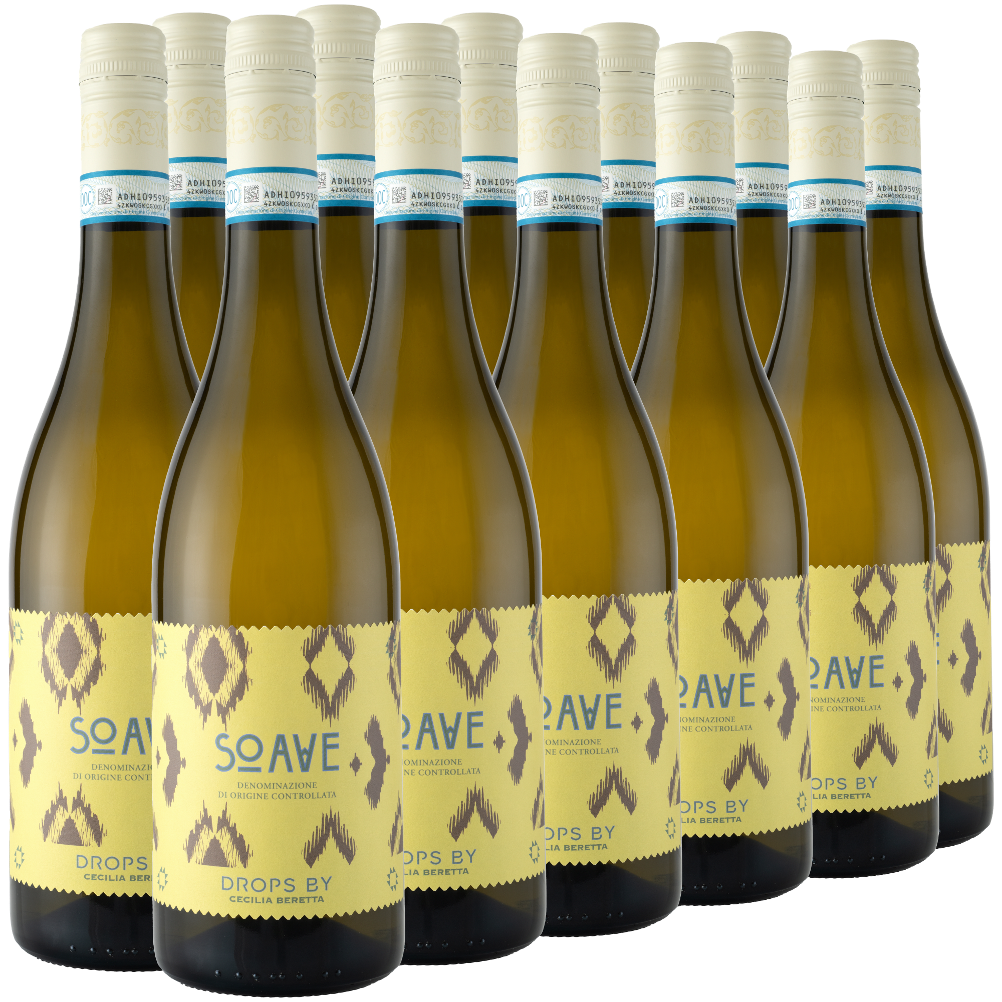 Zwölf Flaschen Soave-Weißwein mit gelb gemusterten Etiketten, die in drei Reihen auf weißem Grund angeordnet sind.