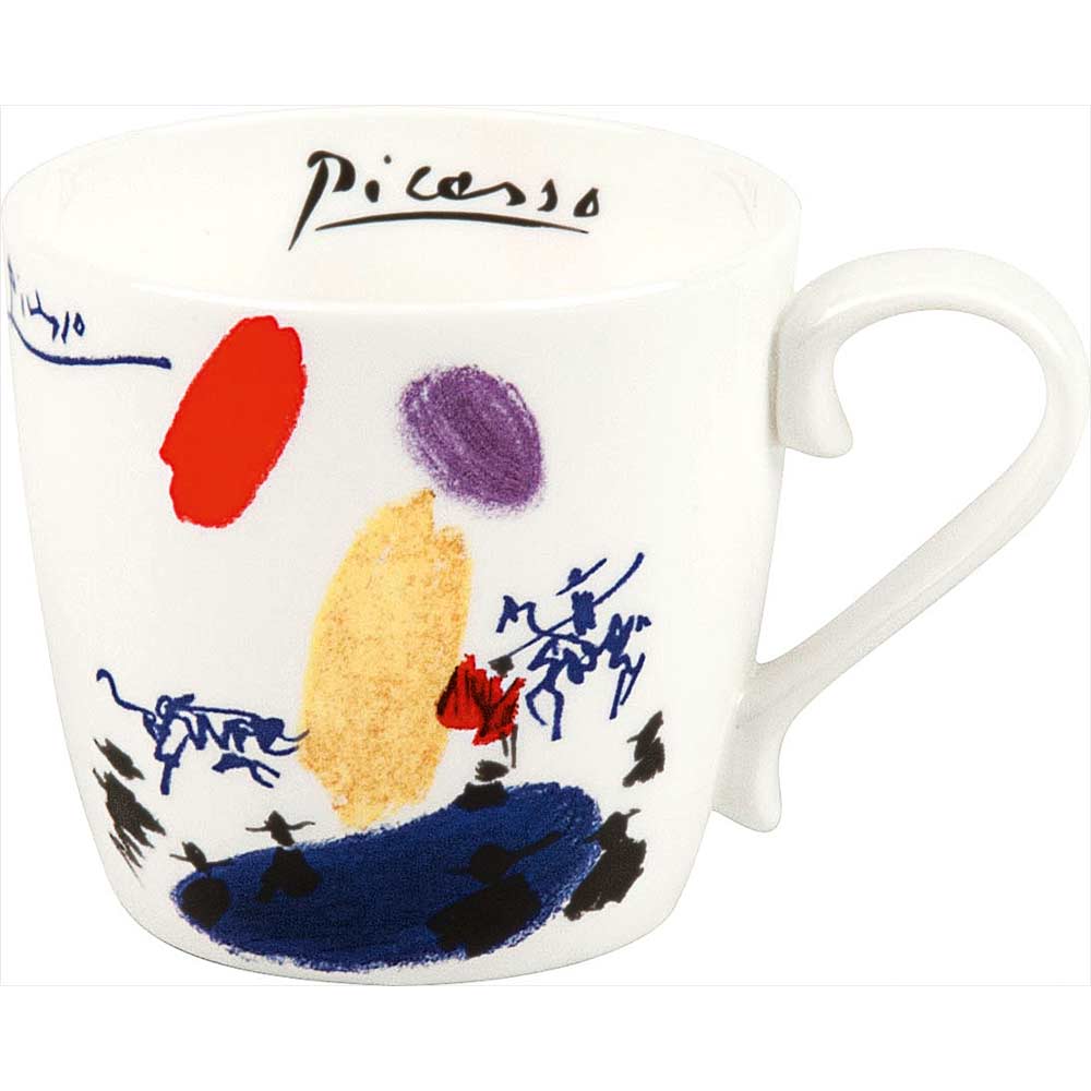 Weiße Tasse mit abstrakten bunten Pinselstrichen und Picassos Signatur auf dem oberen Rand.