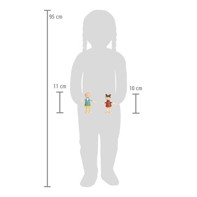 Vorne ist die Silhouette eines 95 cm großen Kindes mit zwei jeweils ca. 10–11 cm großen Handpuppen der Biegepüppchen-Familie abgebildet.