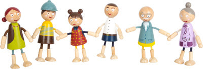 Die Biegepüppchen-Familie besteht aus sechs Puppenfiguren aus Holz, jede mit bemalter Kleidung, die in einer Reihe stehen und Händchen halten.