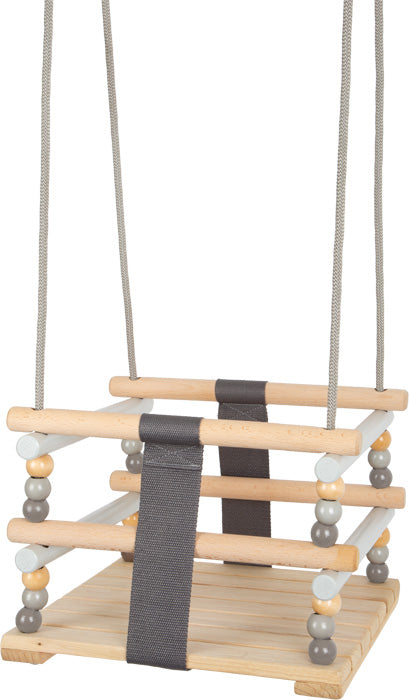 Die Kleinkindschaukel Skandi ist eine Babyschaukel aus Holz mit quadratischem Sitz, Perlenakzenten, grauen Stoffgurten und Aufhängung an zwei Seilen.