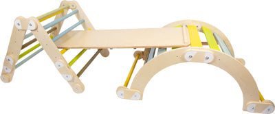 Das Rutschbrett 3 in 1 „Adventure“ ist ein Kletter- und Balancierspielset aus Holz für Kinder mit Rampen und bunten Stangen.