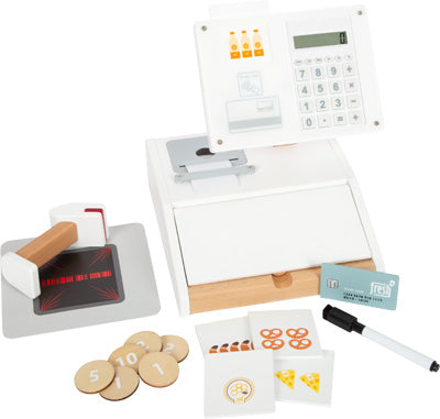 Das Kassen-Spielzeugkassen-Set „fresh“ beinhaltet Münzen, Karten, einen Stempel, einen Whiteboard-Marker und bedruckte Essensbestellkarten.