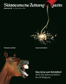 Ein lachendes Pferd mit einer funkensprühenden Lunte darüber; deutscher Text auf schwarzem Hintergrund.