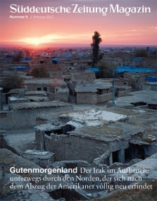 Ein Sonnenuntergang über beschädigten Gebäuden im Irak, abgebildet auf der Titelseite des Süddeutsche Zeitung Magazins.