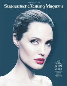 Eine Frau mit heller Haut und rotem Lippenstift auf einem blau getönten Zeitschriftencover mit deutschem Text.