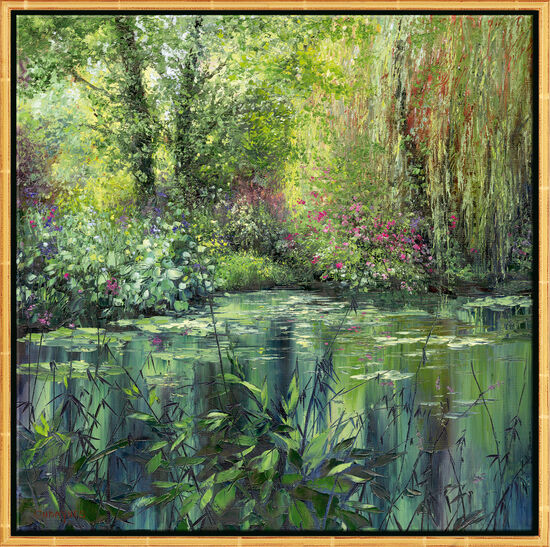 Jean-Claude Cubaynes: Bild „Printemps à Giverny“ zeigt einen lebendigen Teich, umgeben von üppigem Grün, Blumen und überhängenden Bäumen.
