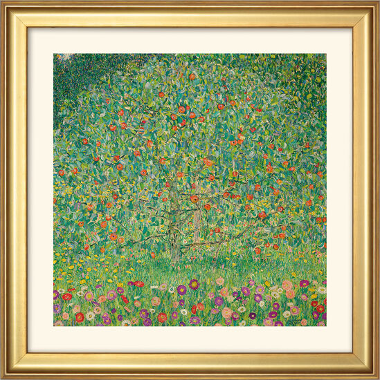 Gerahmtes Gemälde eines Apfelbaums mit roten Früchten, grünen Blättern und bunten Blüten am unteren Rand.