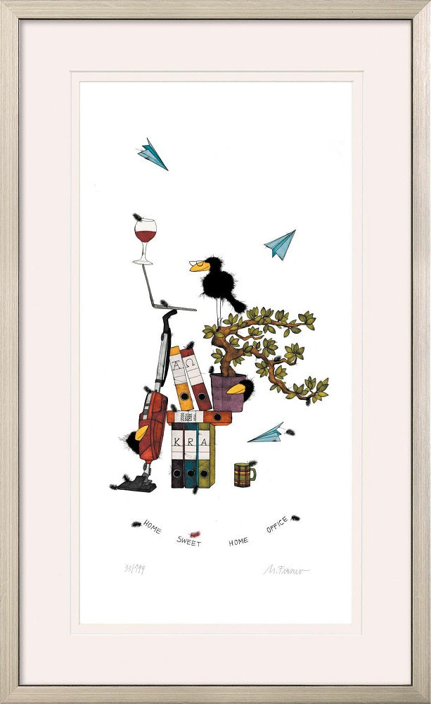 Wunderliche Illustration eines Vogels, von Büchern, Wein und einer Pflanze, mit blauen Papierfliegern und dem Text „Home Sweet Home Office“.