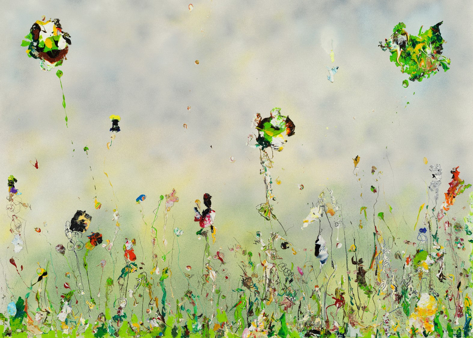 Abstraktes Gemälde von bunten Wildblumen und grünem Gras mit einem hellen, bewölkten Hintergrund.