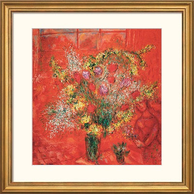 Ein farbenfroher Blumenstrauß in Rot-, Gelb- und Grüntönen in einer Vase vor einem roten Hintergrund; gerahmtes Kunstwerk.